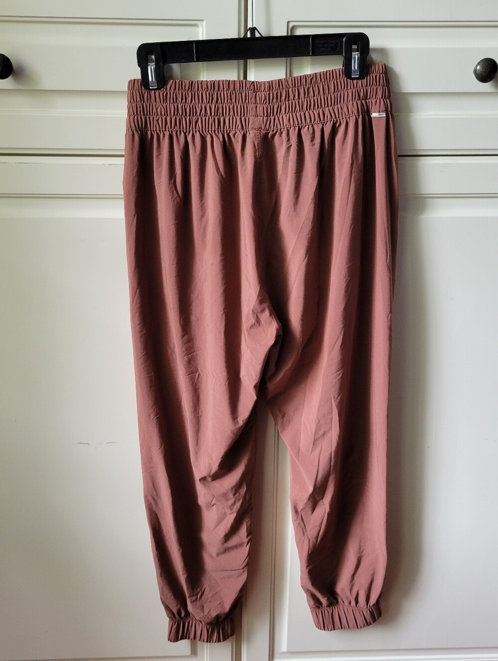 Vuori women's w villa jogger in hazelnut size medium - Picture 2 of 4